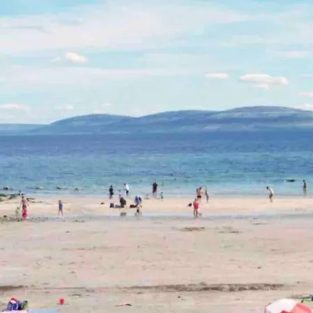 Beautiful One Bed In Excellent Location شقة