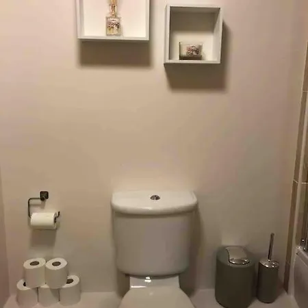 Beautiful One Bed In Excellent Location Apartmán