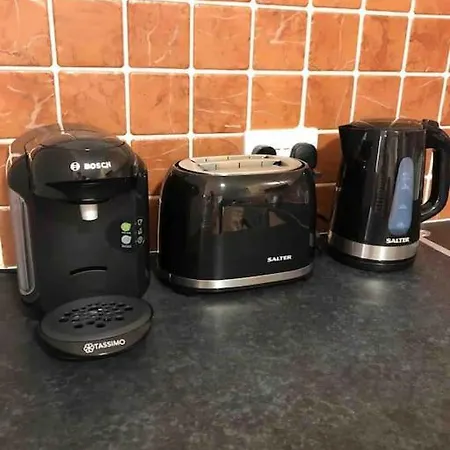 شقة Beautiful One Bed In Excellent Location *